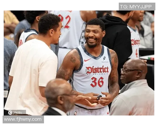 马库斯是哪个足球俱乐部的后卫以及他的职业生涯成就解析